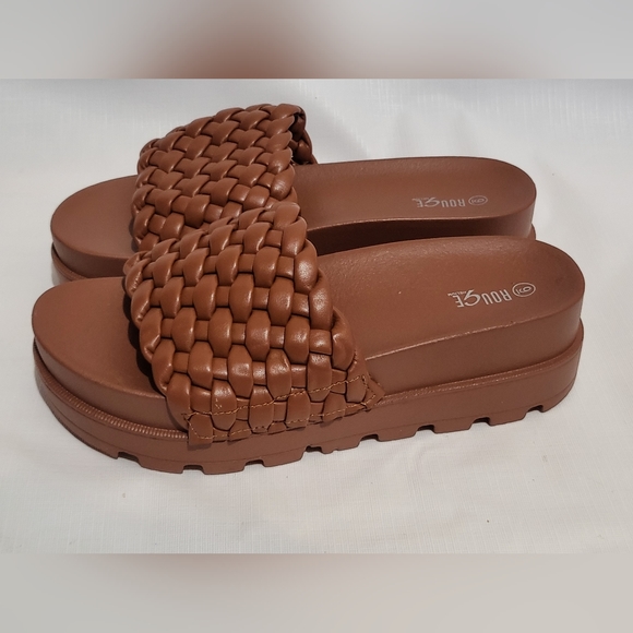 2/$20 Platform tan sandals size 9 - Picture 2 of 5